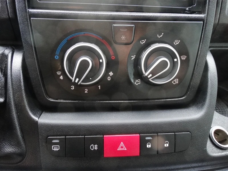 Citroen Jumper 2.2 130 кс климатик, снимка 16 - Бусове и автобуси - 53122435