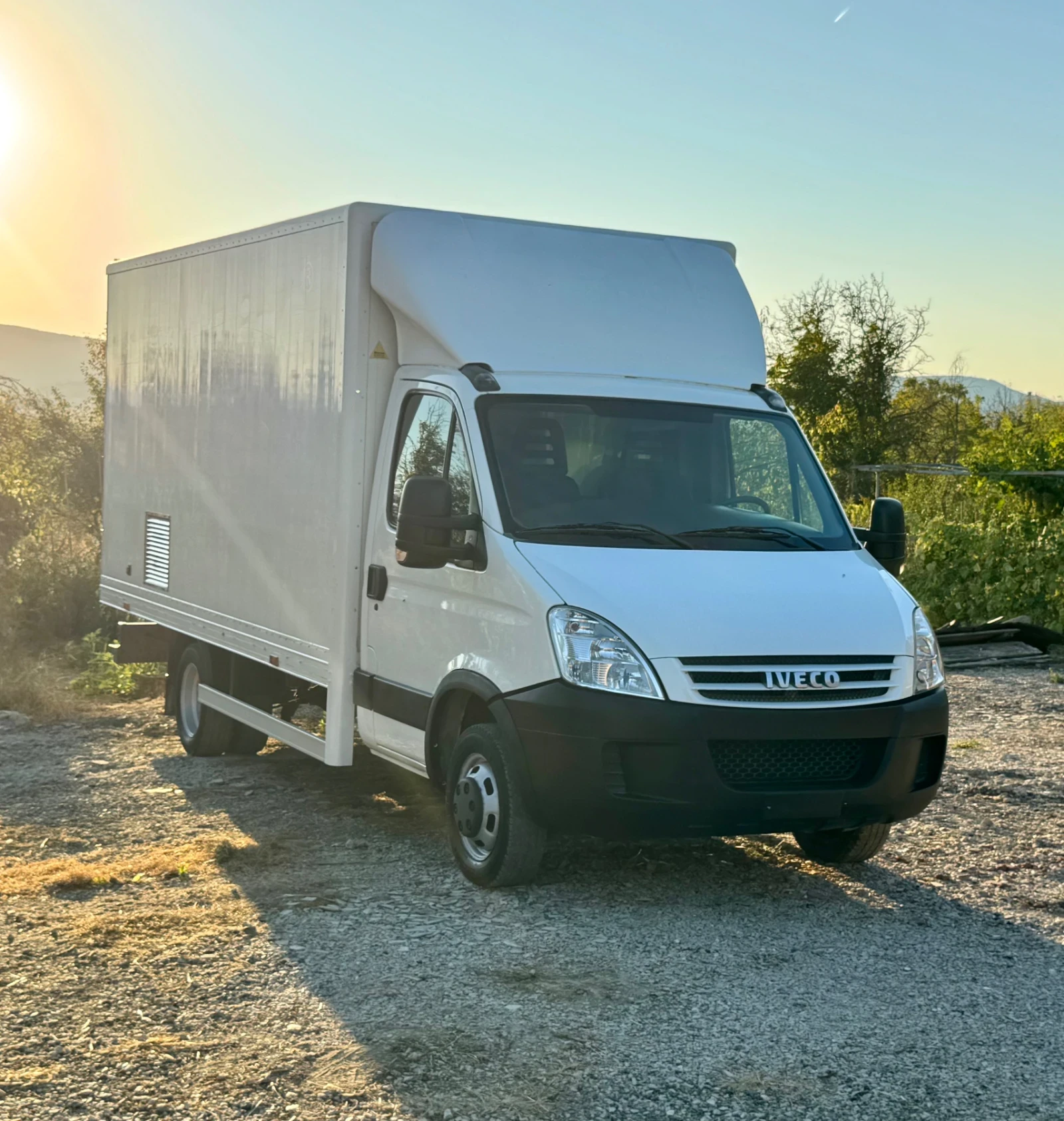 Iveco Daily 40C18   3.0 / 180 к.с. / 4.60 ФУРГОН / ДО 3.5 ТОНА, снимка 9 - Камиони - 56210699