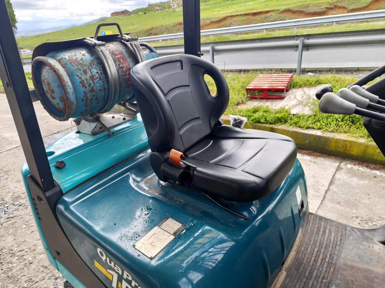 Мотокар Yale Газ/бензин, снимка 6 - Индустриална техника - 54079730