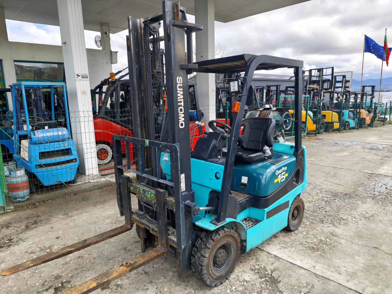 Мотокар Yale Газ/бензин, снимка 2 - Индустриална техника - 54079730