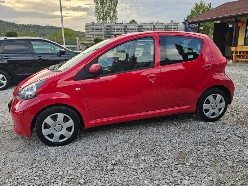 Toyota Aygo 1.0 БЕНЗИН ! ! РЕАЛНИ КИЛОМЕТРИ ! ! КЛИМАТИК, снимка 2 - Автомобили и джипове - 47563637