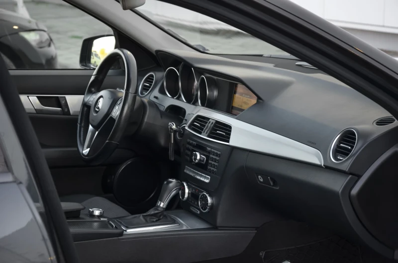 Mercedes-Benz C 250, снимка 10 - Автомобили и джипове - 52480566