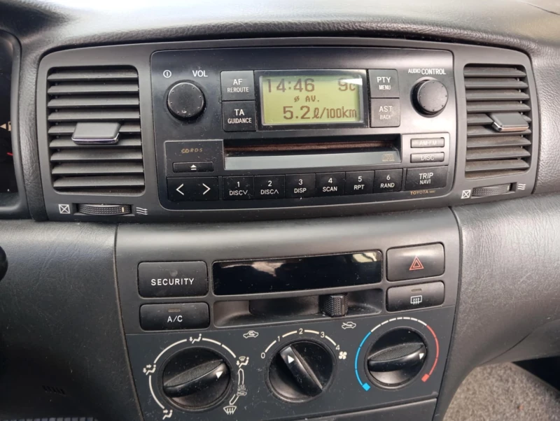 Toyota Corolla, снимка 10 - Автомобили и джипове - 52621070