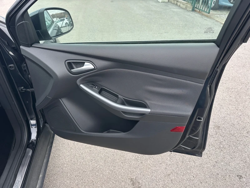Ford Focus 1.6i, снимка 11 - Автомобили и джипове - 52688940