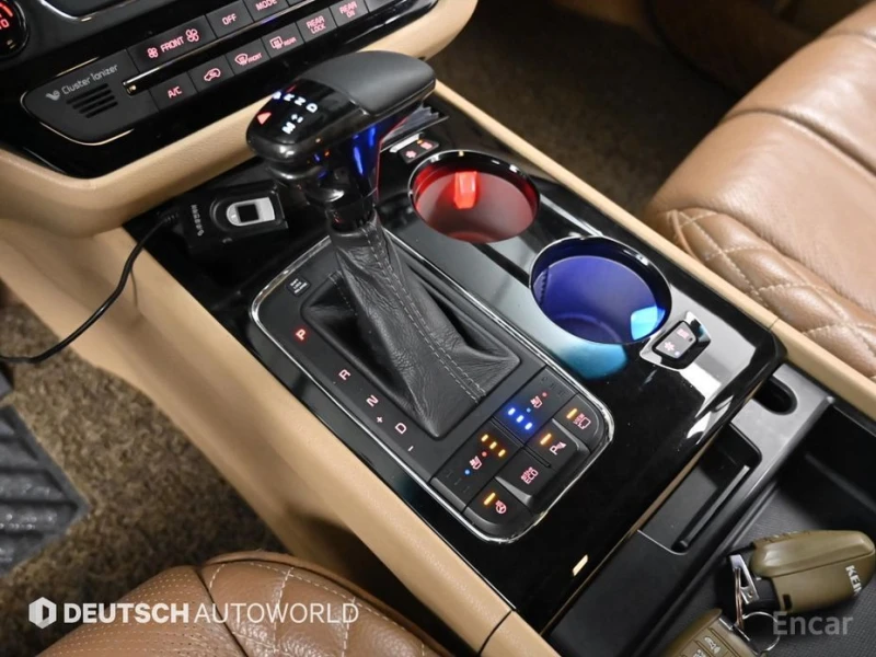 Kia Carnival, снимка 9 - Автомобили и джипове - 53256751