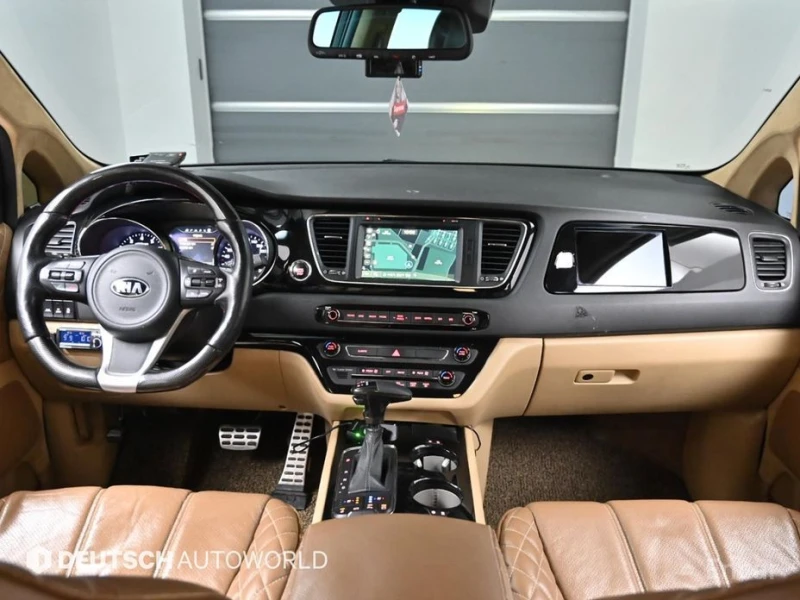 Kia Carnival, снимка 7 - Автомобили и джипове - 53256751