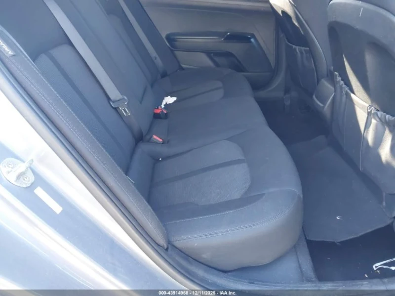 Kia K5 1.6l Lxs, снимка 8 - Автомобили и джипове - 53259206