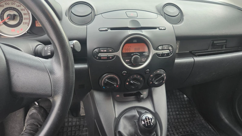 Mazda 2, снимка 7 - Автомобили и джипове - 53398621