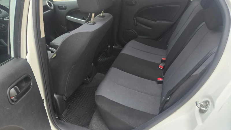 Mazda 2, снимка 9 - Автомобили и джипове - 53398621