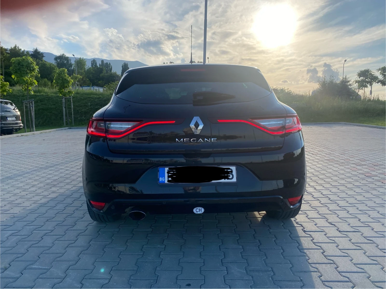 Renault Megane 1.2 TCe BOSE EDITION - изображение 2