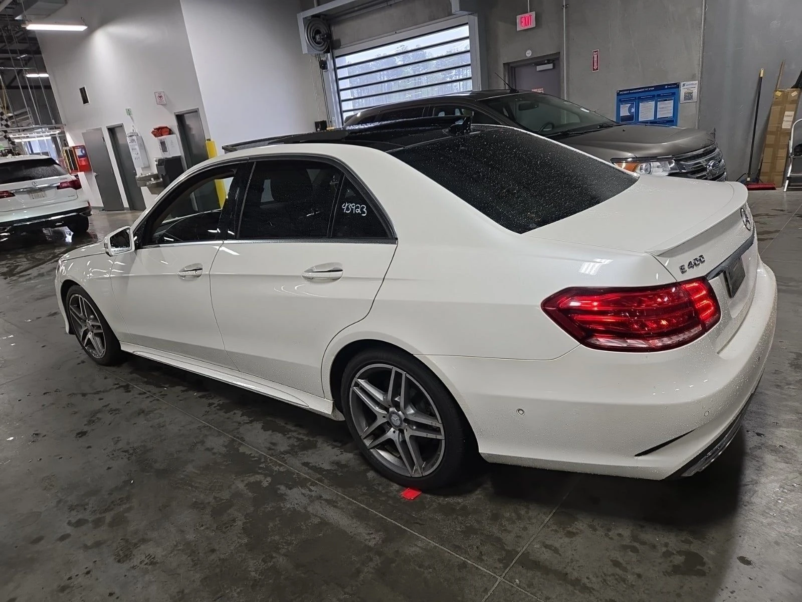 Mercedes-Benz E 400 Adaptive Cruise/Keyless/360 камера/Parking Assist - изображение 6