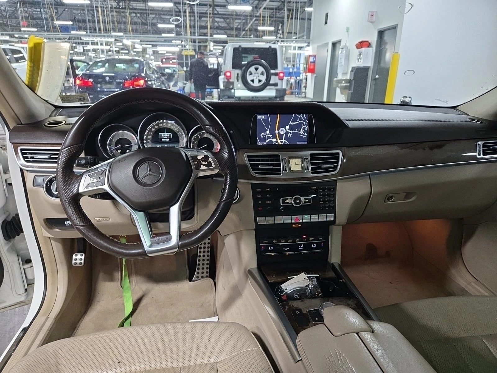 Mercedes-Benz E 400 Adaptive Cruise/Keyless/360 камера/Parking Assist - изображение 8