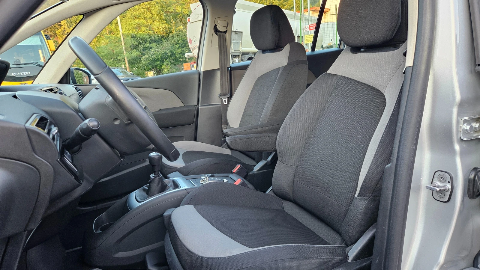 Citroen Grand C4 Picasso 1.6 Hdi NAVIG/KLIMATRON/6skorost/7mesta - изображение 9