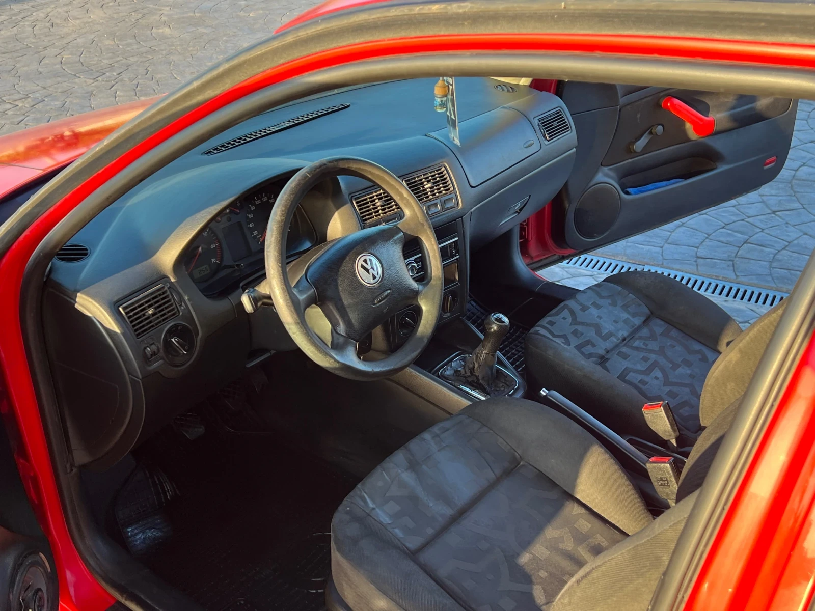 VW Golf 1.6 Бензин - изображение 6