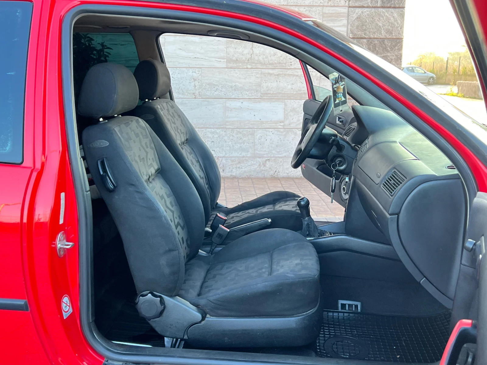 VW Golf 1.6 Бензин - изображение 8