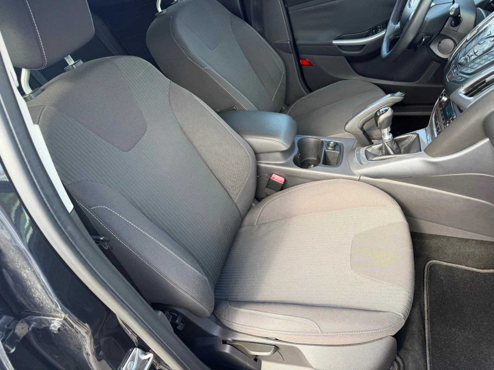 Ford Focus 1.6i, снимка 10 - Автомобили и джипове - 52688940