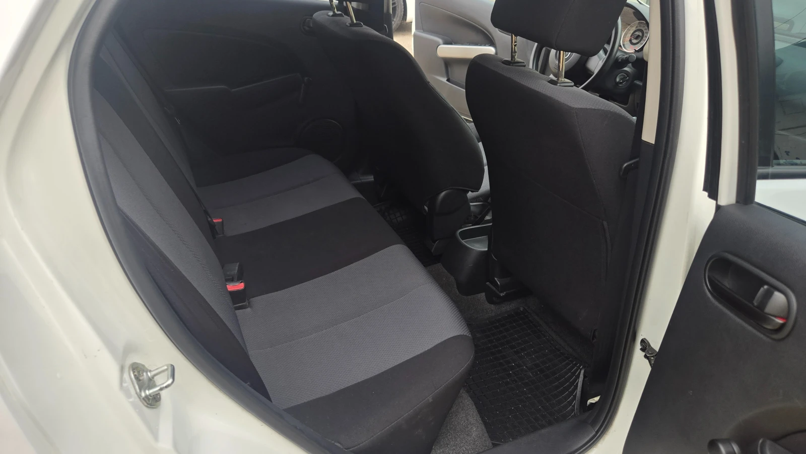 Mazda 2  - изображение 10