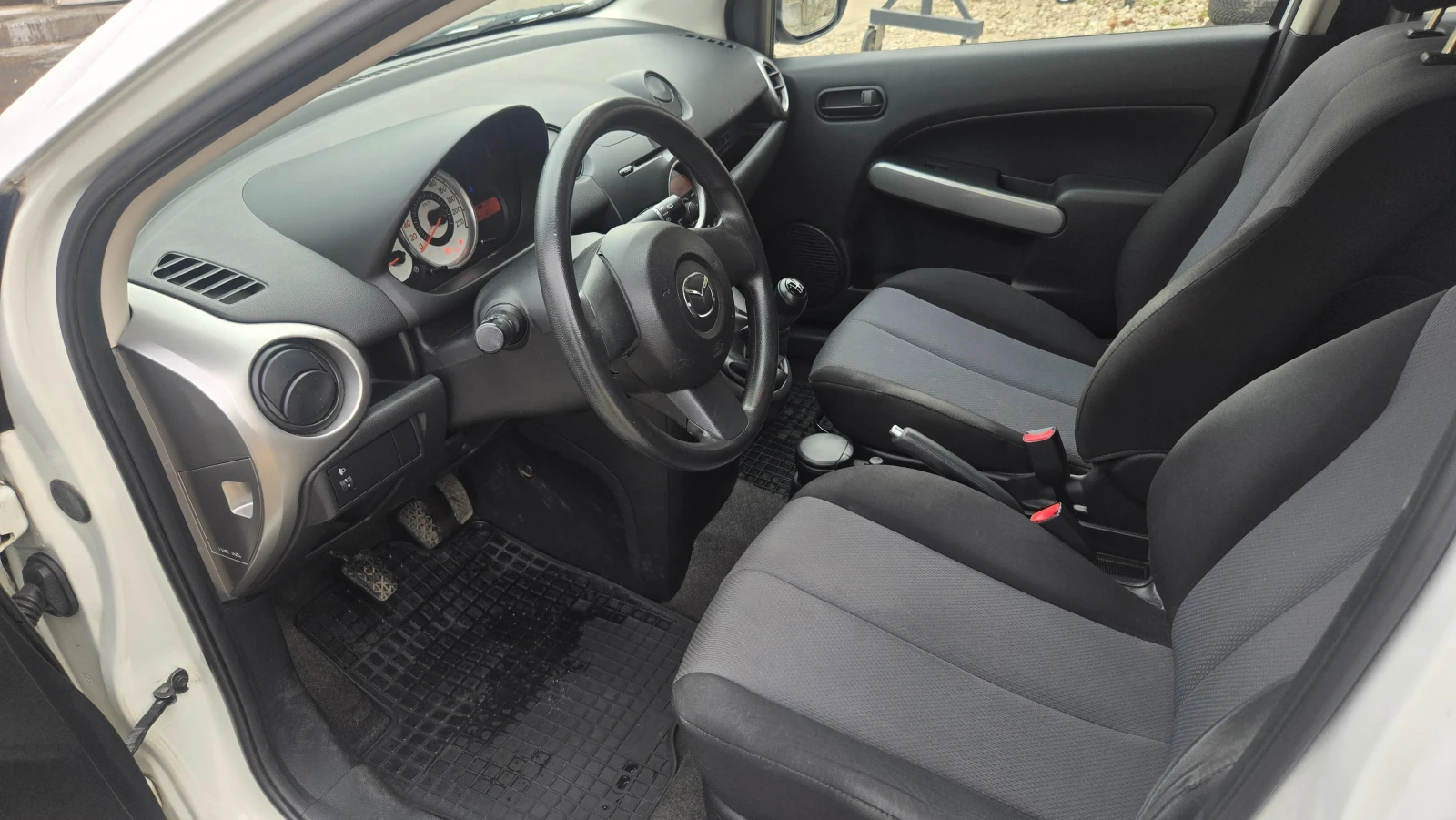 Mazda 2  - изображение 8