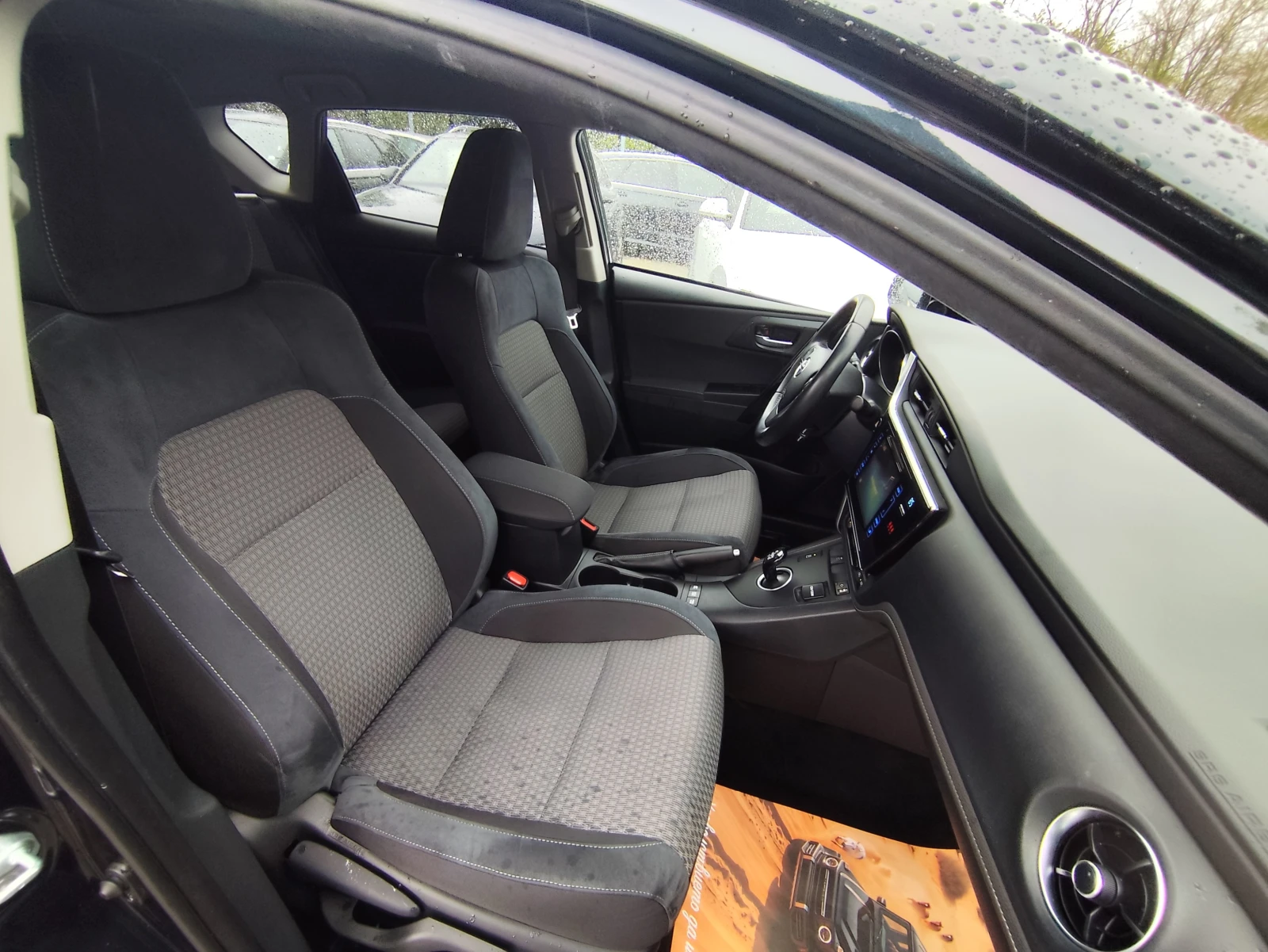 Toyota Auris 1.8HYBRID* EURO6B* LED* , снимка 12 - Автомобили и джипове - 54366063