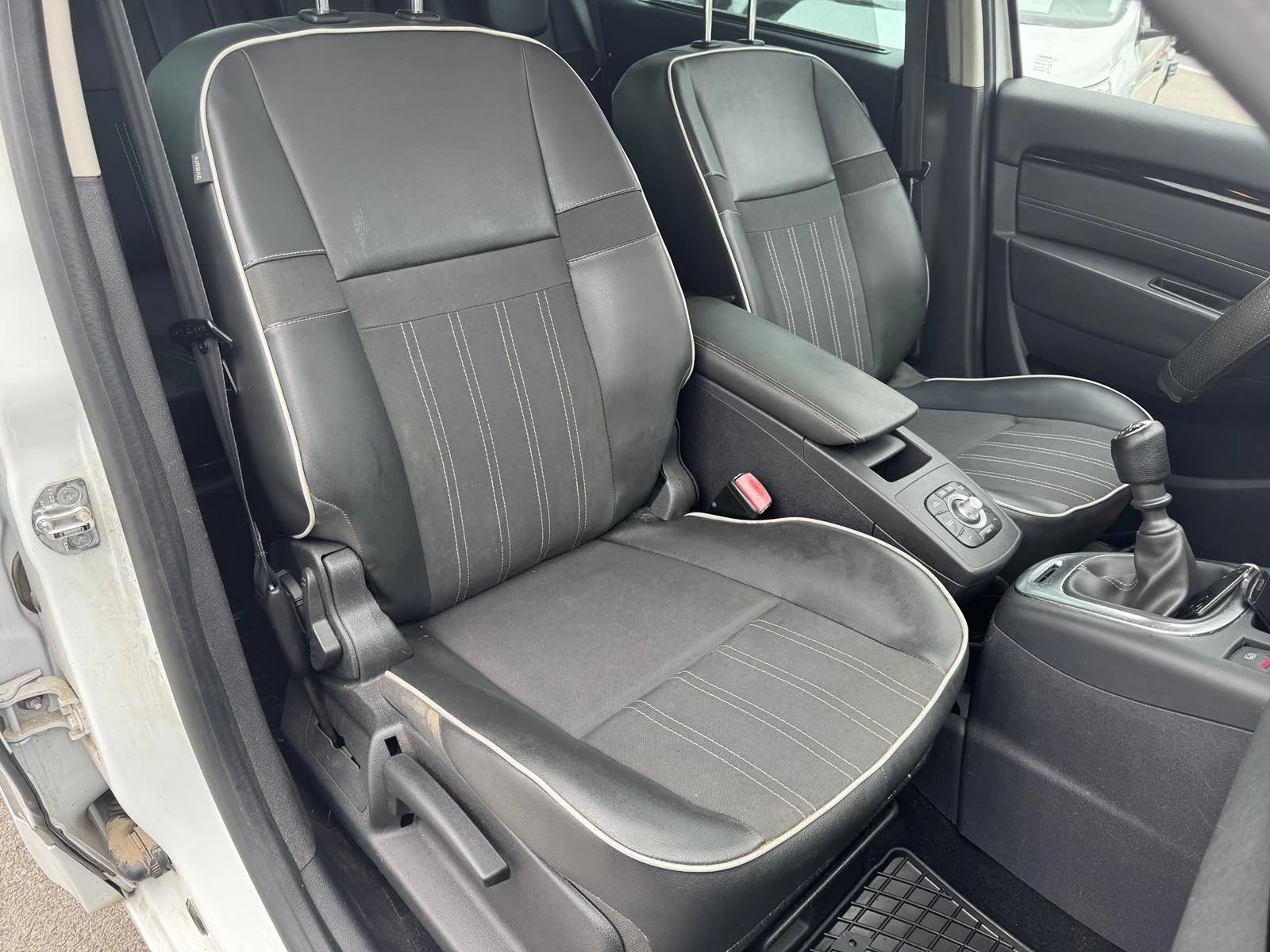 Renault Scenic 1.5Dci , снимка 9 - Автомобили и джипове - 54553748
