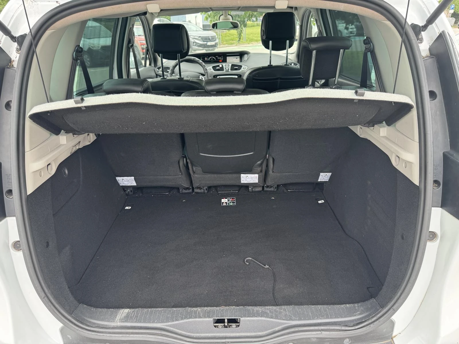 Renault Scenic 1.5Dci , снимка 11 - Автомобили и джипове - 54553748