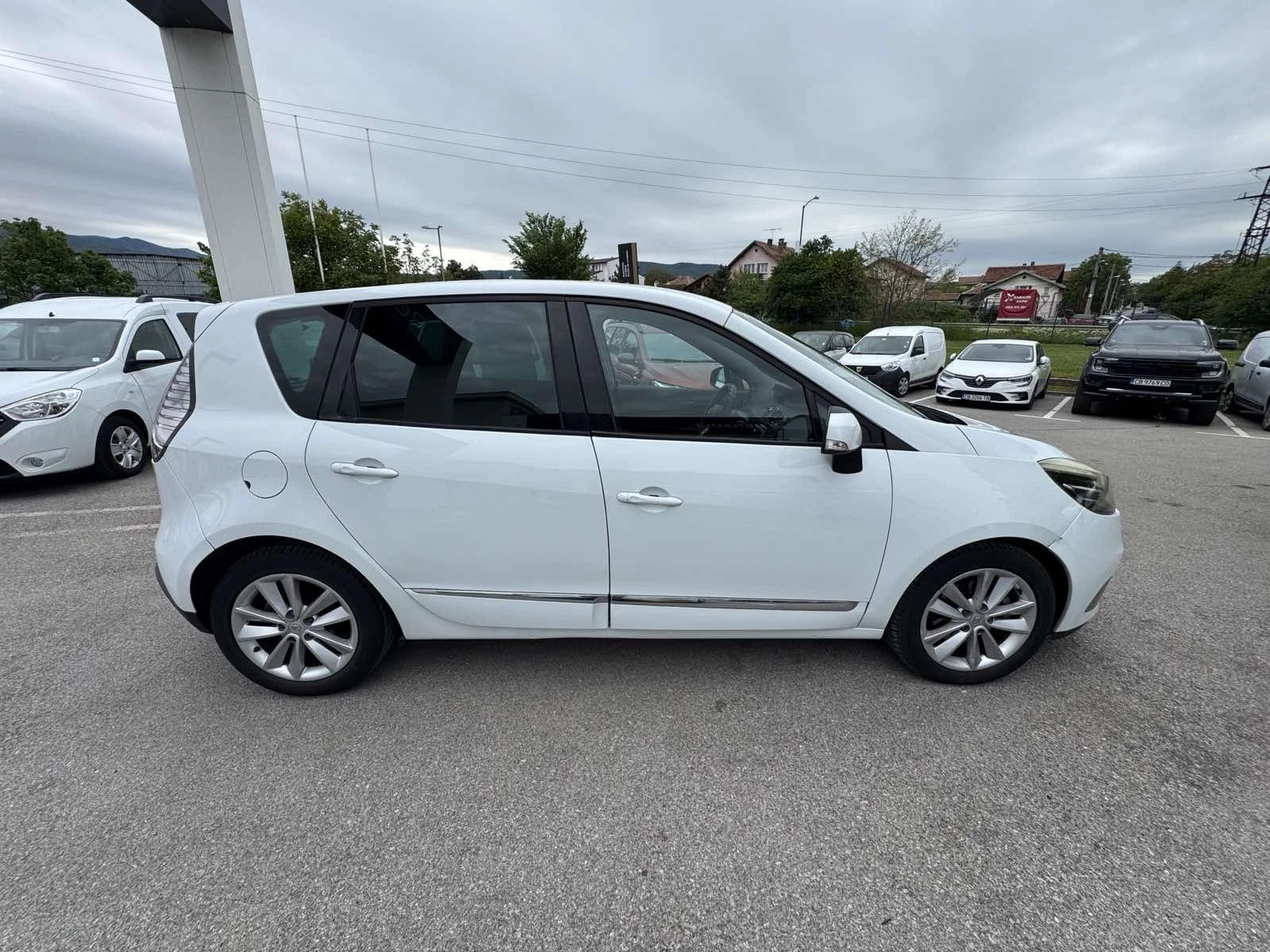 Renault Scenic 1.5Dci , снимка 7 - Автомобили и джипове - 54553748