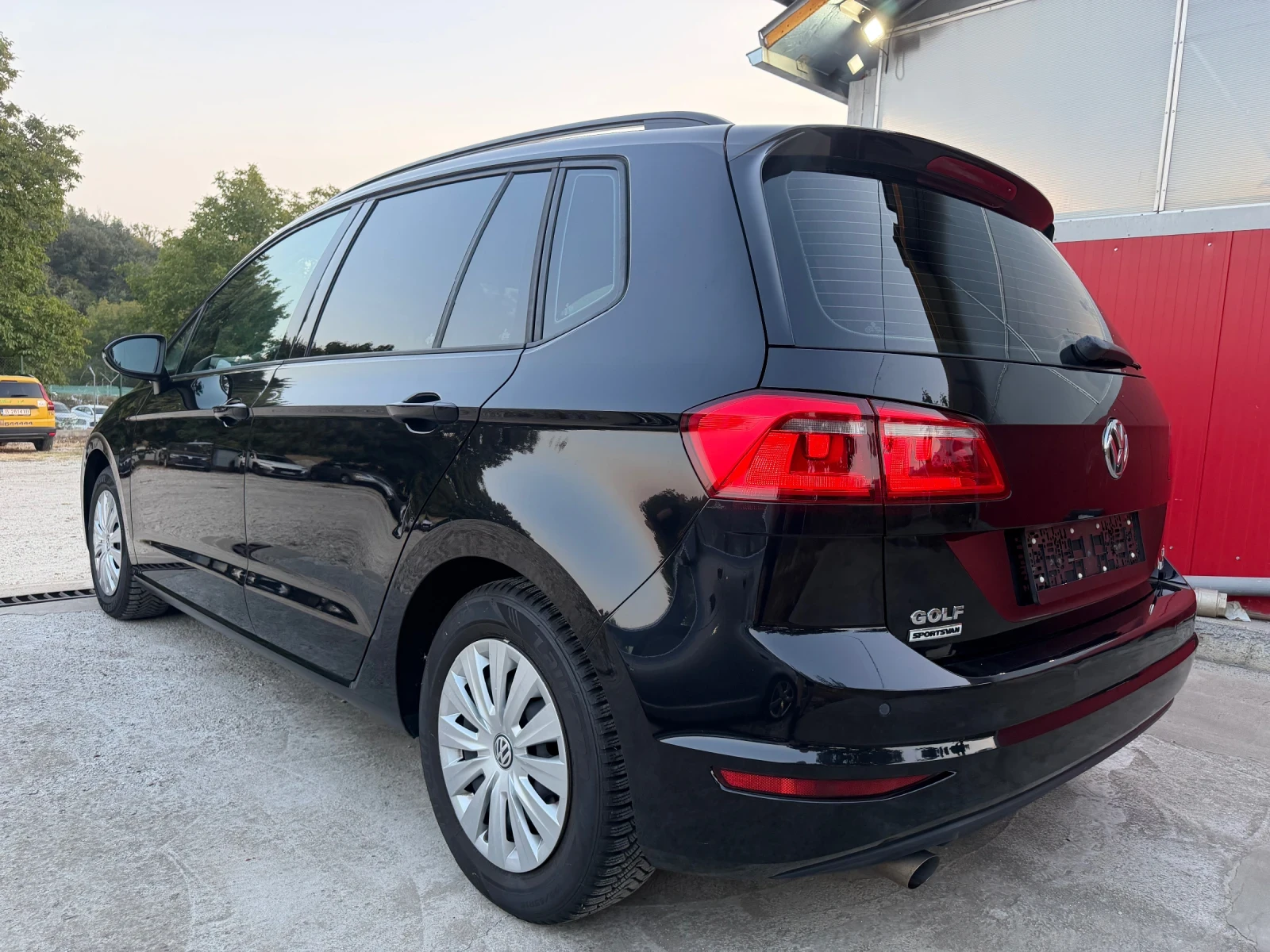 VW Sportsvan 1.6 TDI, BLUE MOTION, 110к.с., снимка 5 - Автомобили и джипове - 55177963