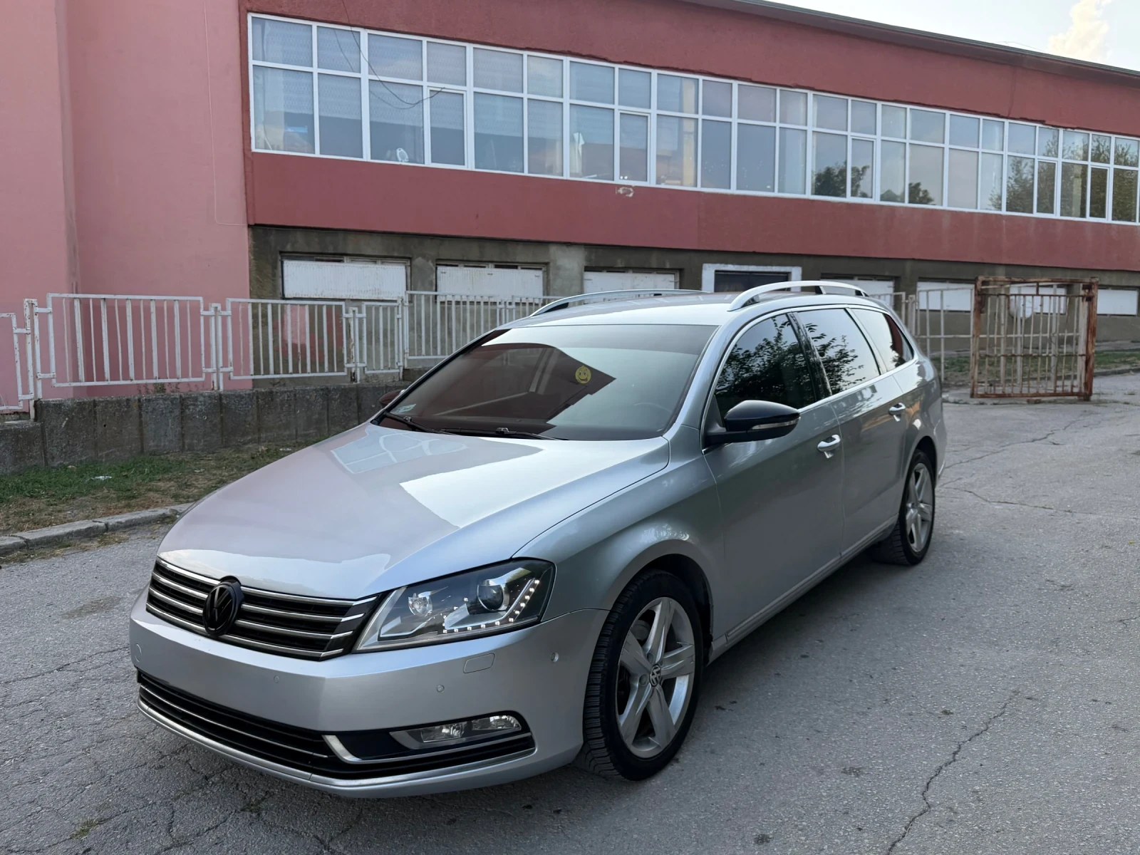 VW Passat 2.0TDI LED, снимка 2 - Автомобили и джипове - 55841656