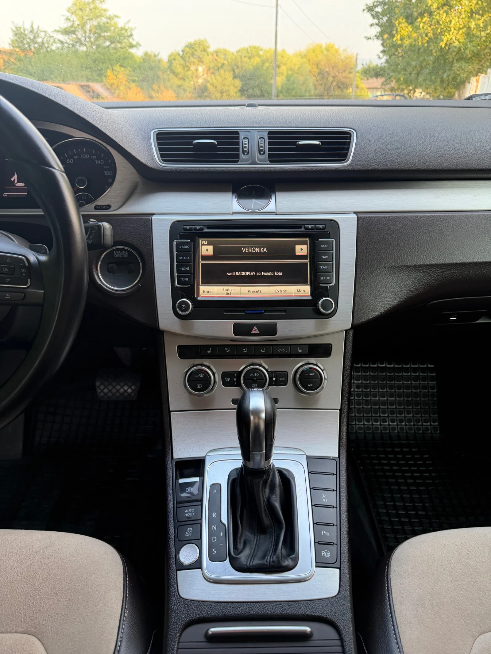 VW Passat 2.0TDI LED, снимка 9 - Автомобили и джипове - 55841656