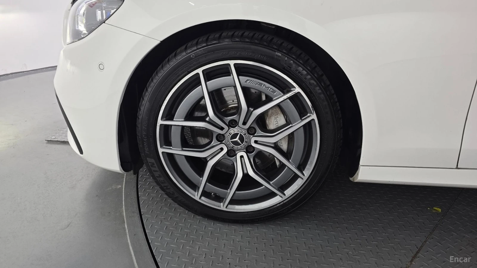 Mercedes-Benz E 220 4MATIC* AMG* PANO* 360* HUD* BURMESTER* ПОДГРЕВ* , снимка 5 - Автомобили и джипове - 55625858