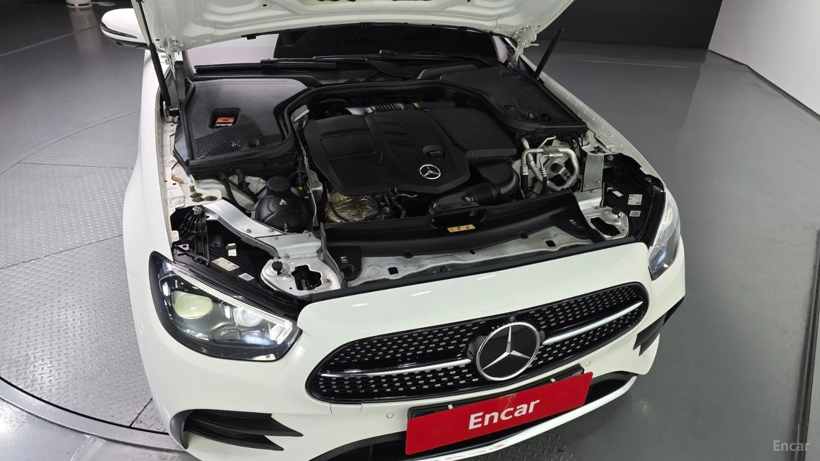 Mercedes-Benz E 220 4MATIC* AMG* PANO* 360* HUD* BURMESTER* ПОДГРЕВ* , снимка 6 - Автомобили и джипове - 55625858