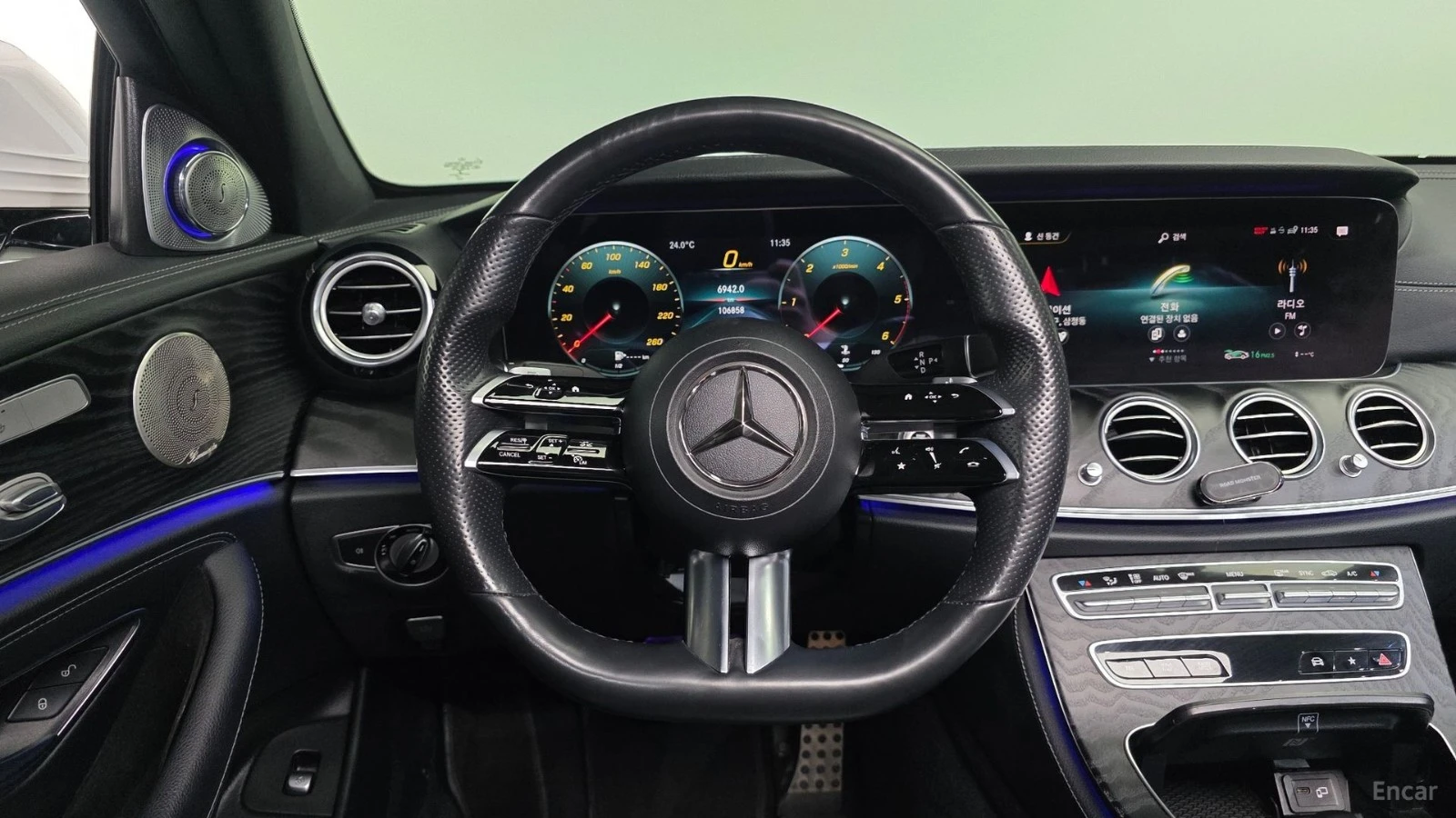 Mercedes-Benz E 220 4MATIC* AMG* PANO* 360* HUD* BURMESTER* ПОДГРЕВ* , снимка 12 - Автомобили и джипове - 55625858