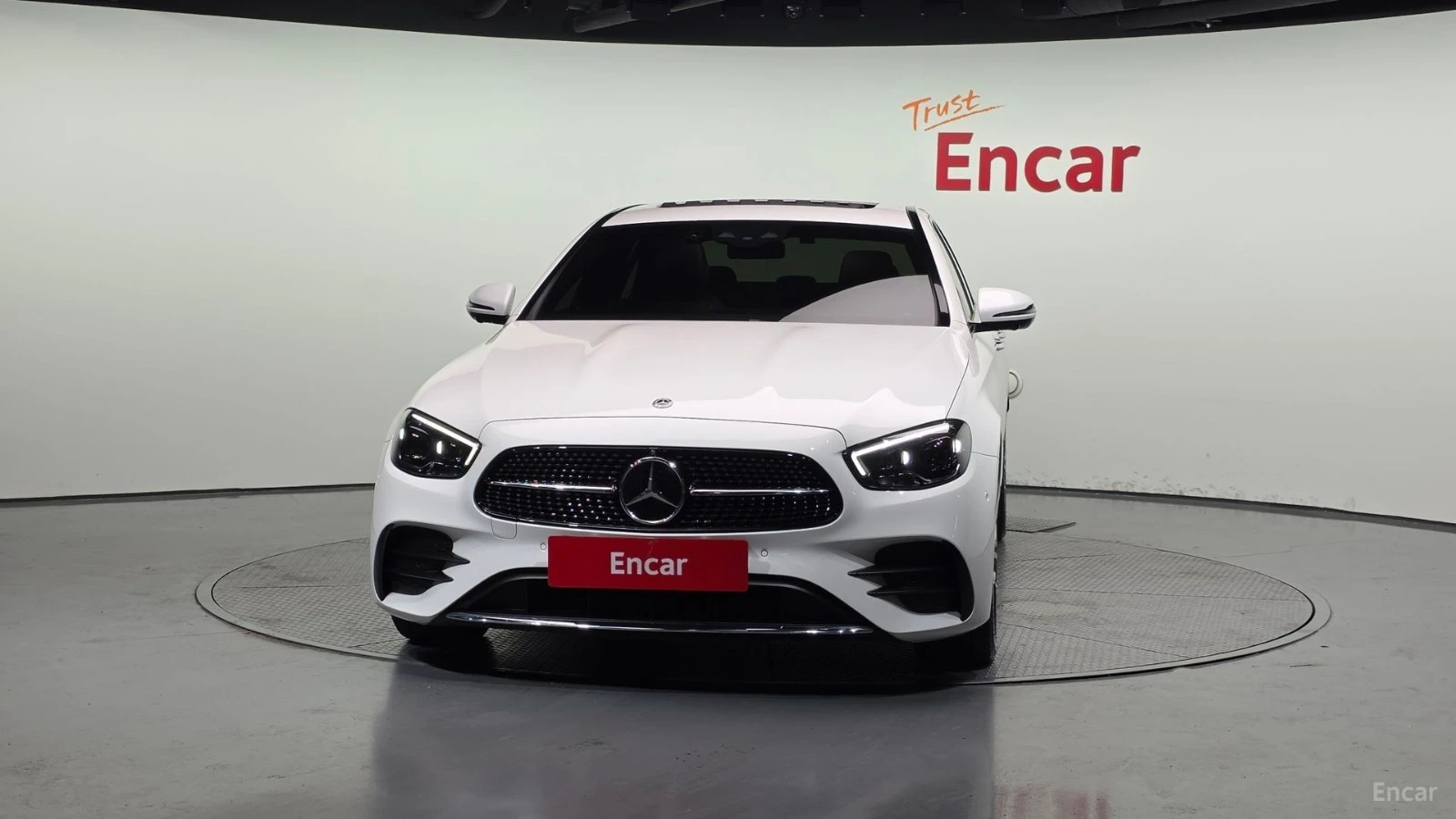 Mercedes-Benz E 220 4MATIC* AMG* PANO* 360* HUD* BURMESTER* ПОДГРЕВ* , снимка 3 - Автомобили и джипове - 55625858