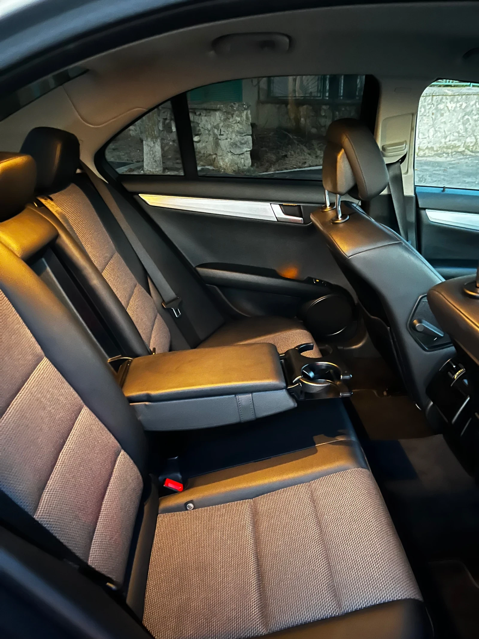 Mercedes-Benz C 220, снимка 7 - Автомобили и джипове - 56434846
