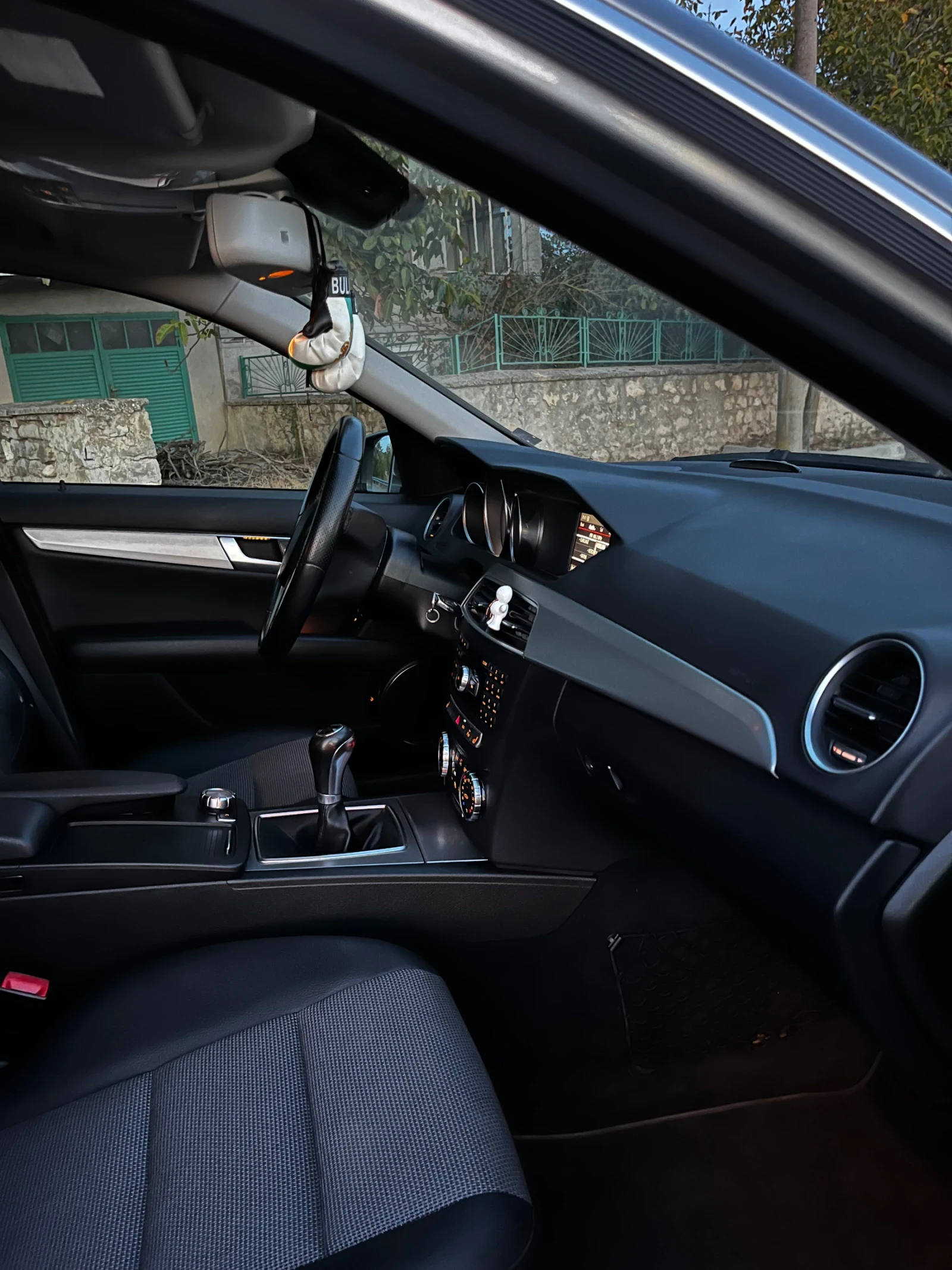 Mercedes-Benz C 220, снимка 9 - Автомобили и джипове - 56434846