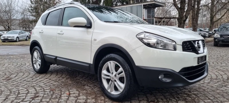 Nissan Qashqai 2.0i * TEKNA* * AVTOMAT* * ОБСЛУЖЕН* CAMERA* SWISS, снимка 3 - Автомобили и джипове - 44784823