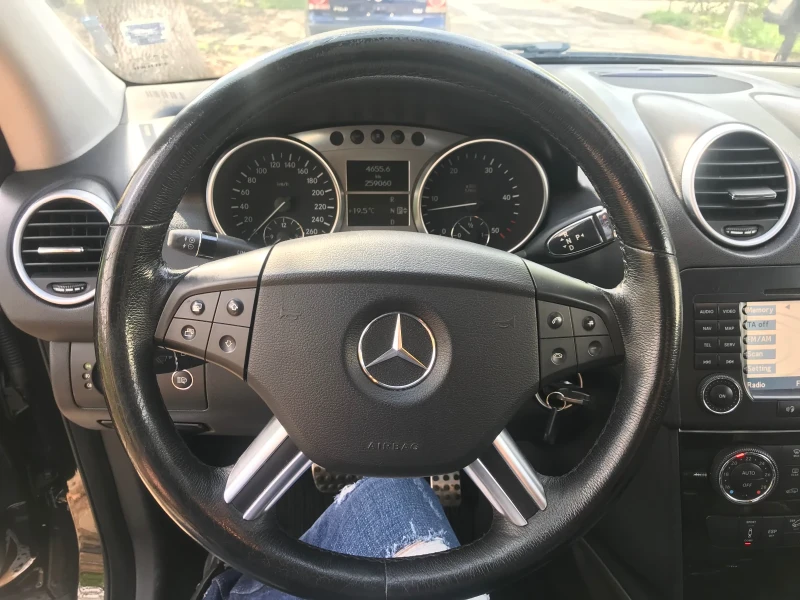 Mercedes-Benz ML 320, снимка 12 - Автомобили и джипове - 47033171