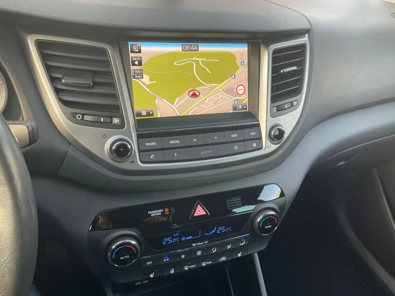 Hyundai Tucson 1.6 Trend blue 2WD, снимка 10 - Автомобили и джипове - 52651752