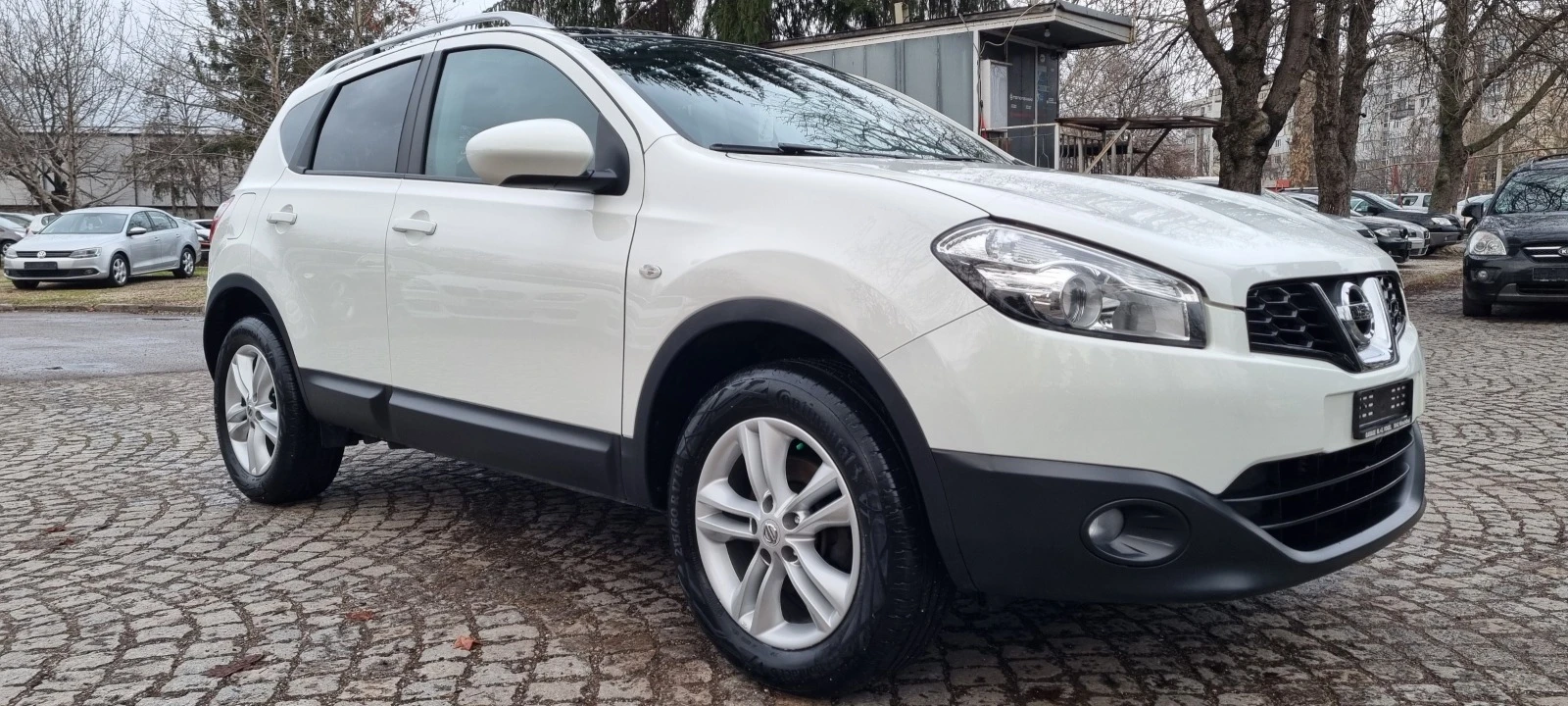 Nissan Qashqai 2.0i * TEKNA* * AVTOMAT* * ОБСЛУЖЕН* CAMERA* SWISS - изображение 3