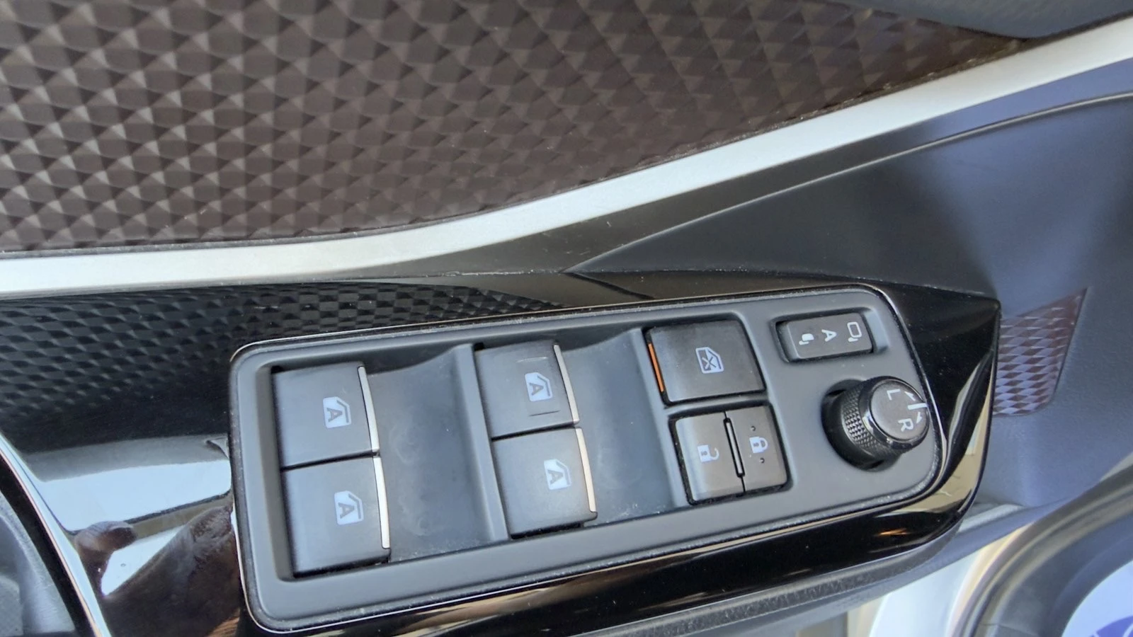 Toyota C-HR FULL LED 80 000km, снимка 17 - Автомобили и джипове - 54309609