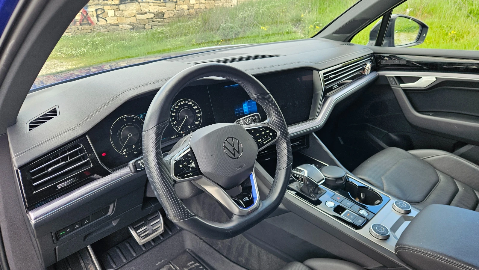 VW Touareg 3.0 V6 eHybrid 4MOTION R-Line, снимка 7 - Автомобили и джипове - 54413896