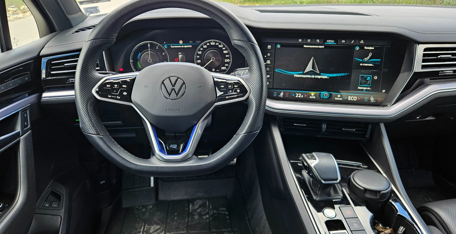 VW Touareg 3.0 V6 eHybrid 4MOTION R-Line, снимка 11 - Автомобили и джипове - 54413896
