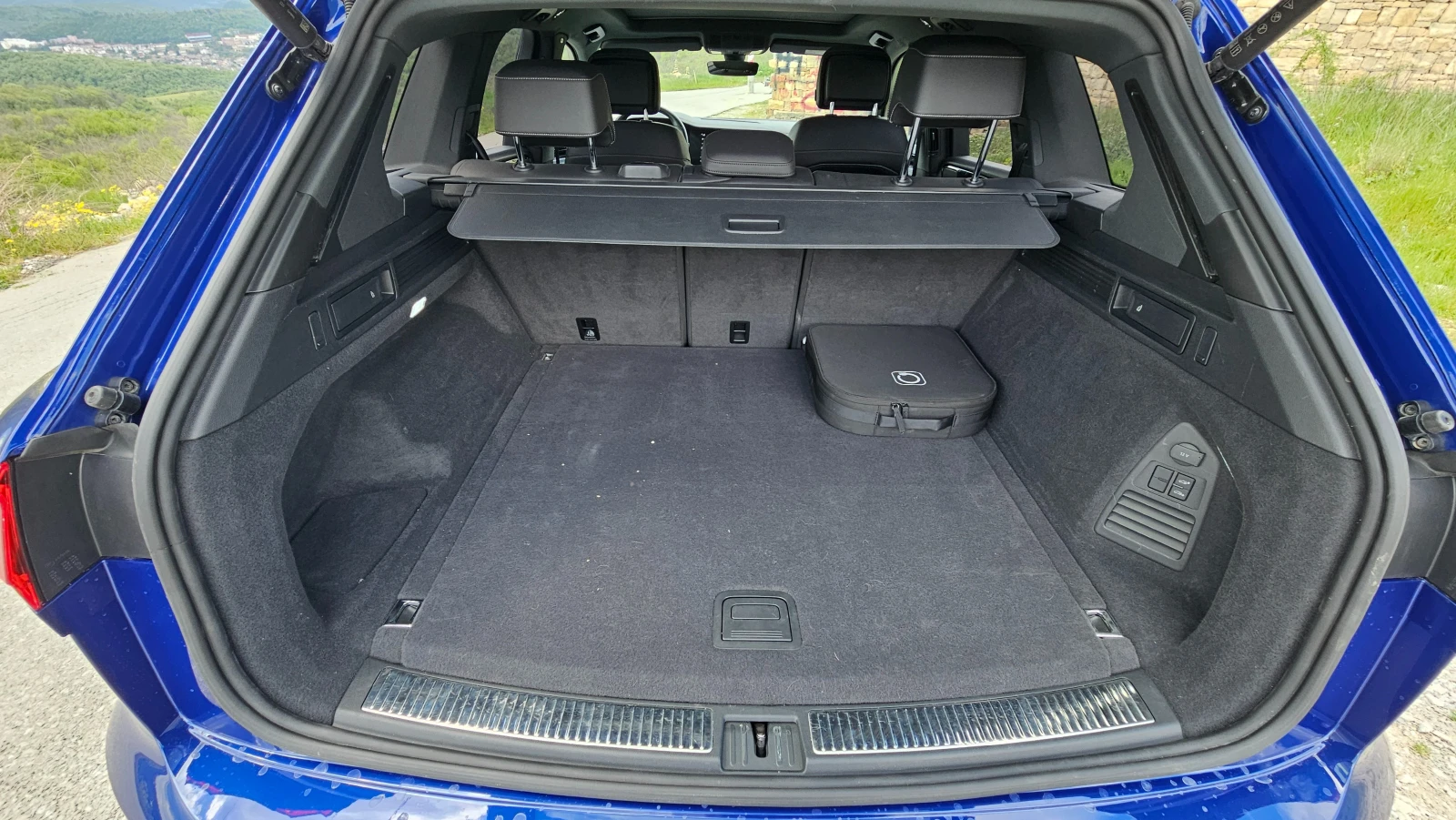 VW Touareg 3.0 V6 eHybrid 4MOTION R-Line, снимка 12 - Автомобили и джипове - 54413896