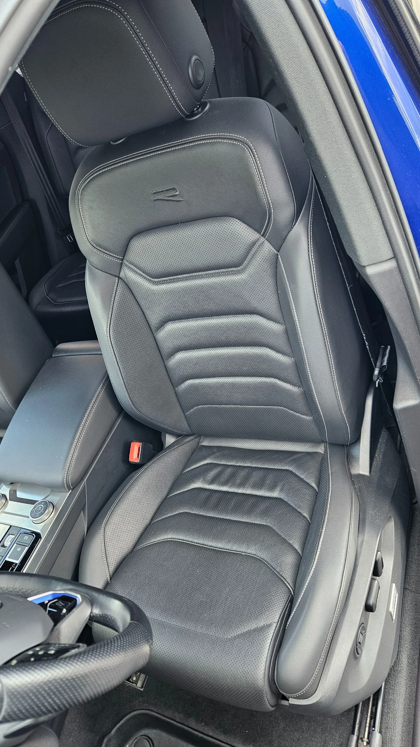 VW Touareg 3.0 V6 eHybrid 4MOTION R-Line, снимка 8 - Автомобили и джипове - 54413896