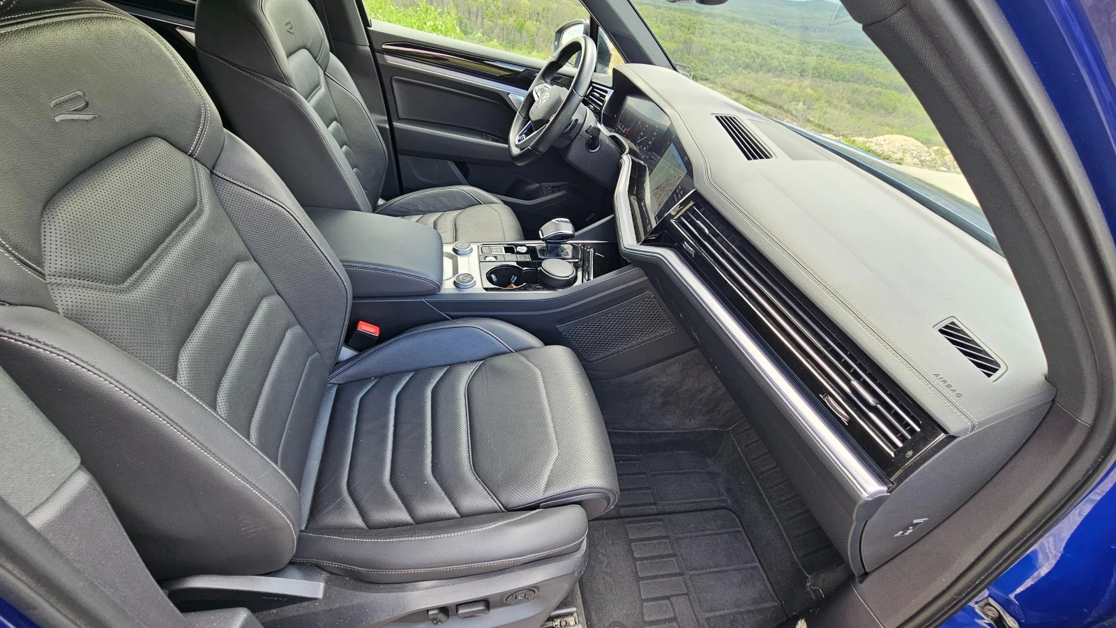 VW Touareg 3.0 V6 eHybrid 4MOTION R-Line, снимка 13 - Автомобили и джипове - 54413896