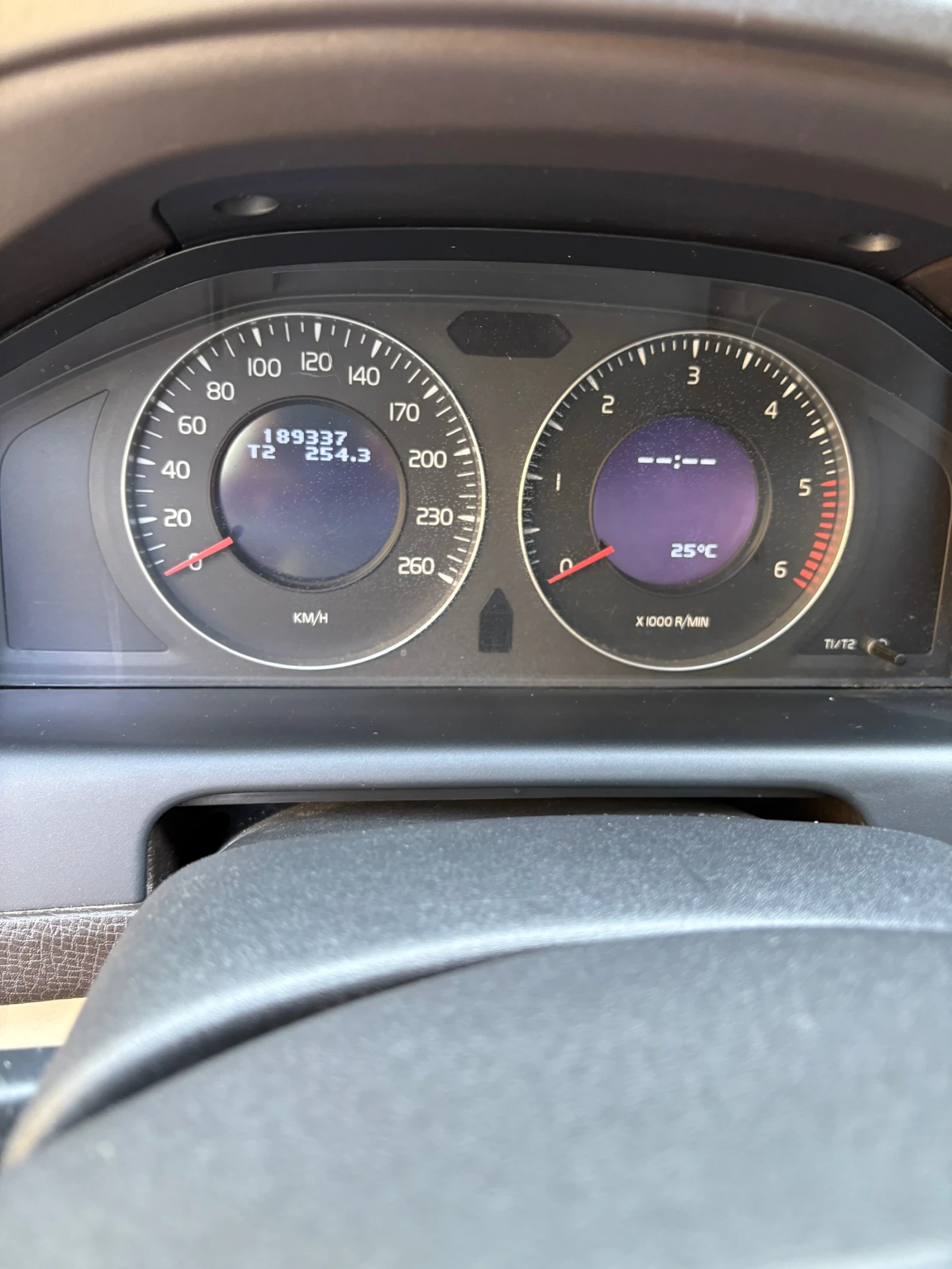 Volvo XC60 2.4 D5 4X4 Автоматик, снимка 12 - Автомобили и джипове - 55786162