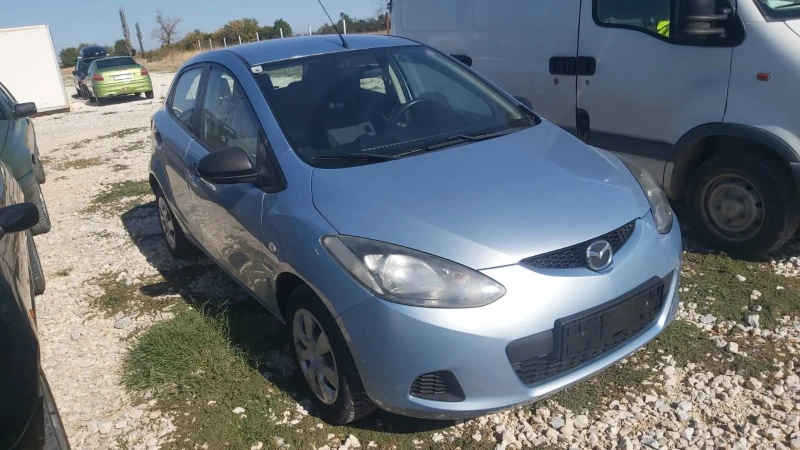 Mazda 2 1.3i, снимка 2 - Автомобили и джипове - 47551579