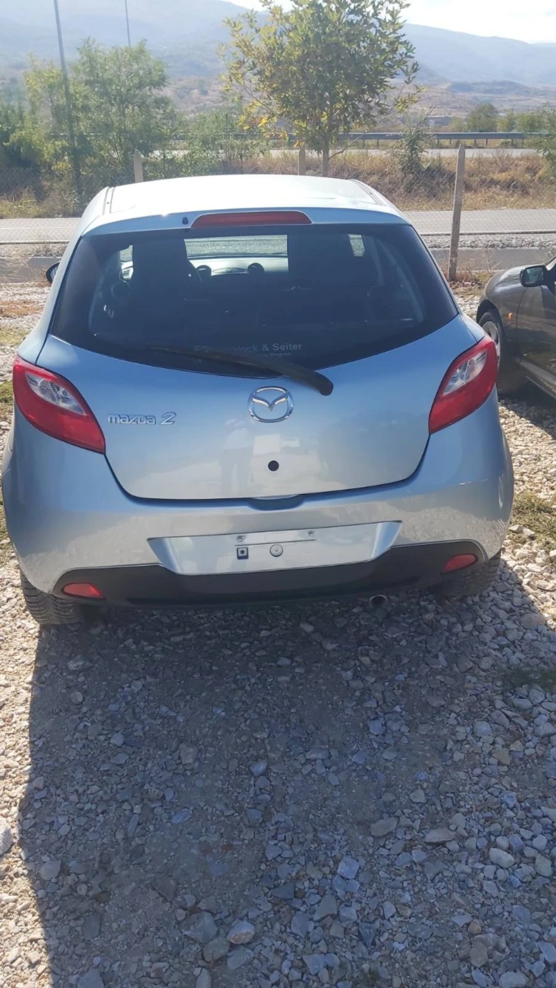 Mazda 2 1.3i, снимка 3 - Автомобили и джипове - 47551579