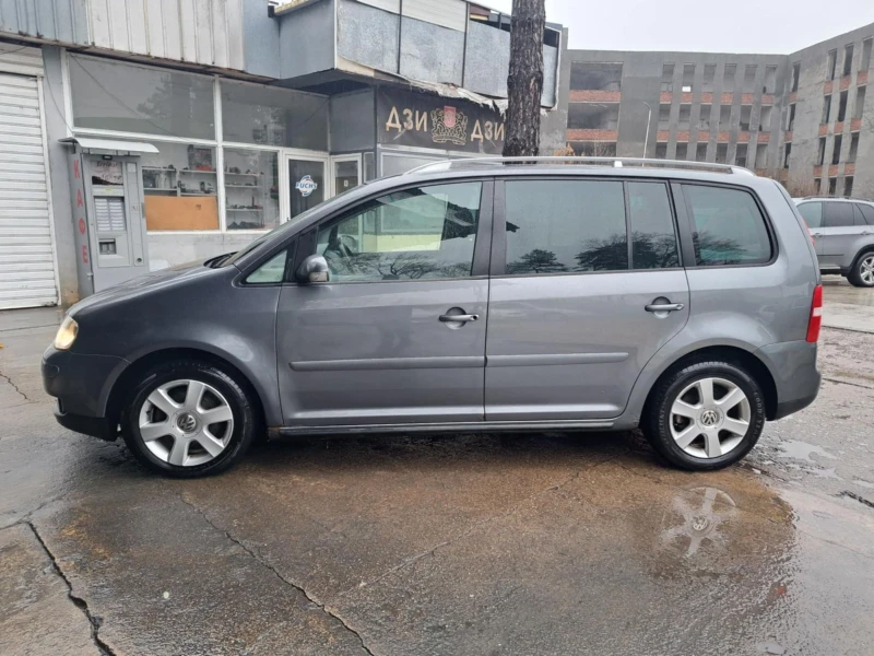 VW Touran 2.0 TDI DSG, снимка 3 - Автомобили и джипове - 48181071