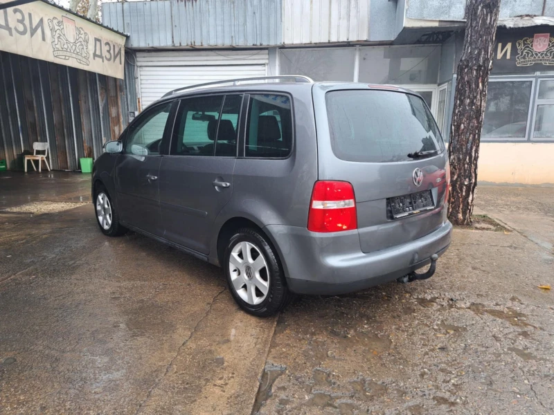 VW Touran 2.0 TDI DSG, снимка 6 - Автомобили и джипове - 48181071